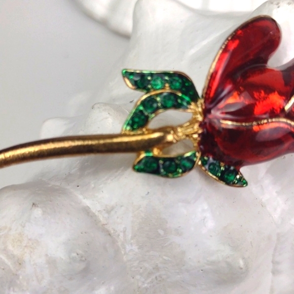 Metallic Red Christmas Rose & Kelly Green Rhinestone Leaves Gold Tone Brooch Pin - Picture 4 of 8